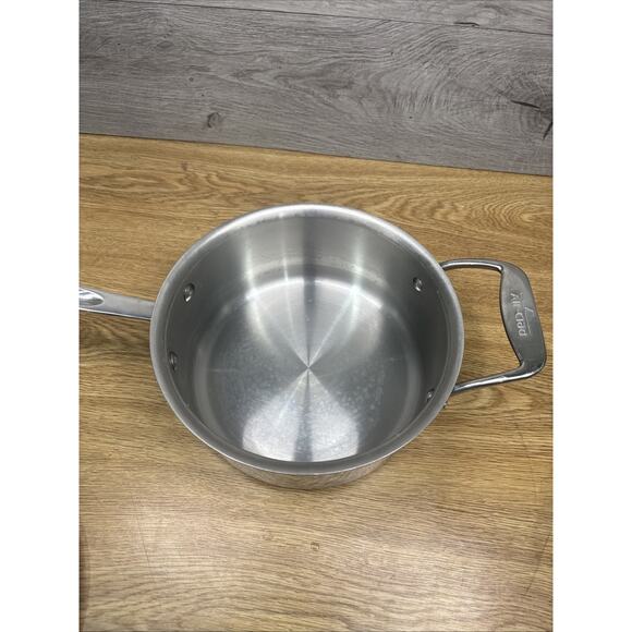 All-Clad D5 Polished 18/10 SS 5-Ply Bonded 3-qt sauce Pan with Lid - Picture 5 of 12